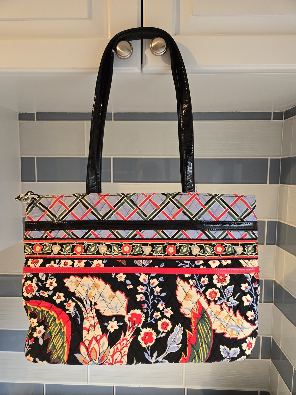 Vera BRADLEY Quilted Floral Pattern Tote Bag in Black and Multi